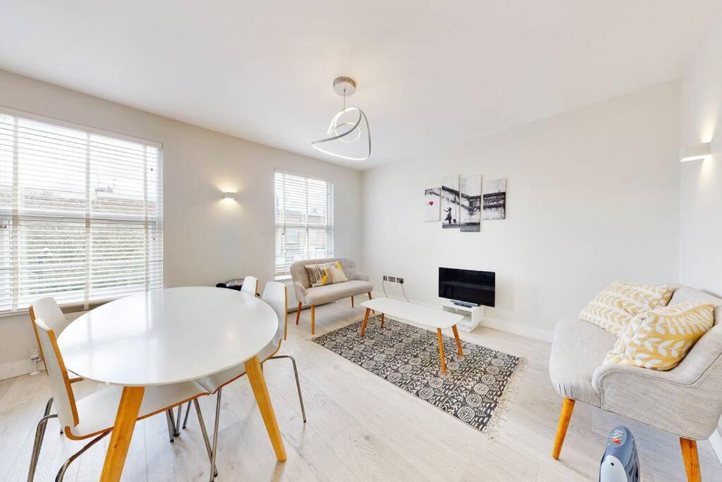 런던 Stylish 2Bed2Bath Flat 4Min From Tube Station 빌라 외부 사진