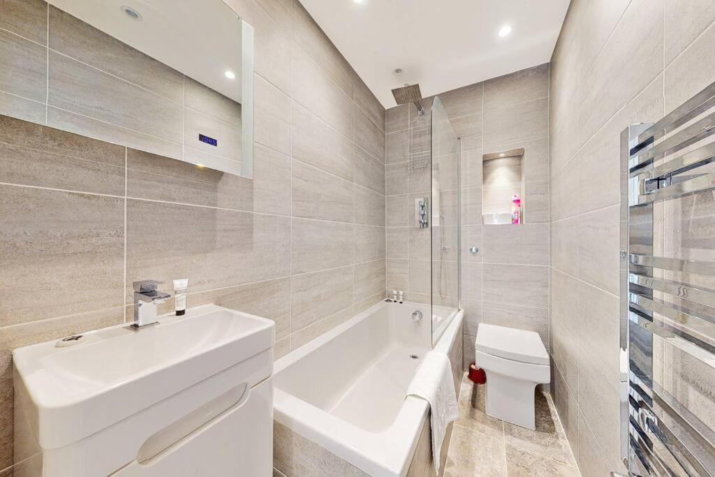 런던 Stylish 2Bed2Bath Flat 4Min From Tube Station 빌라 외부 사진