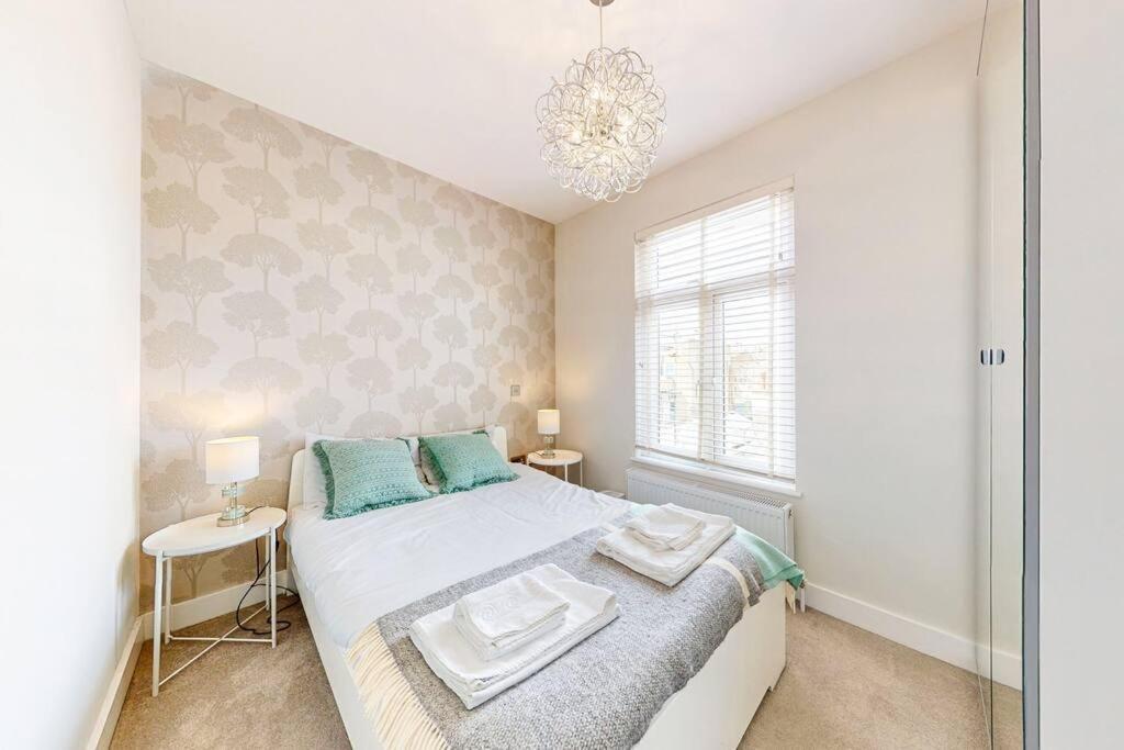 런던 Stylish 2Bed2Bath Flat 4Min From Tube Station 빌라 외부 사진